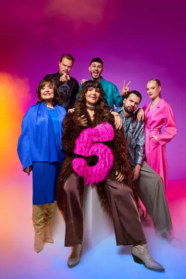 Diese Ochsenknechts Staffel 5: Abgebildet ist Familie Ochsenknecht: Natascha Ochsenknecht, Bärbel Wierichs, Jimi Blue Ochsenknecht, Cheyenne Ochsenknecht, Nino Sifkovits und Wilson Gonzales Ochsenknecht.