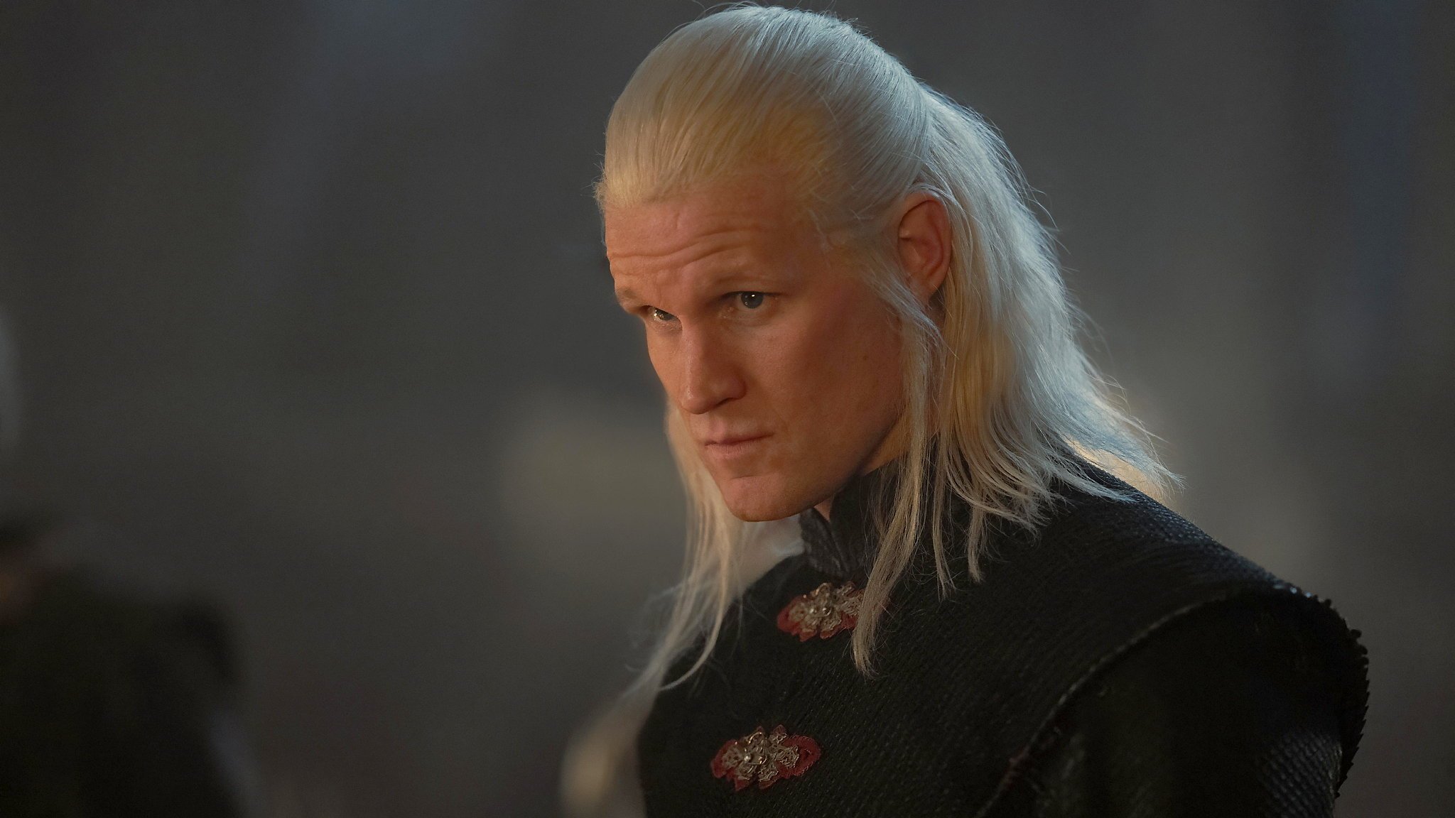 Abgebildet ist Prinz Daemon Targaryen, gespielt von Matt Smith.