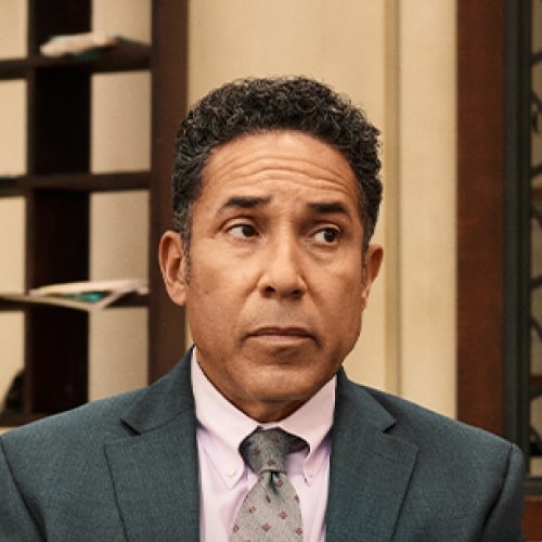 Oscar Núñez als Oscar Martinez