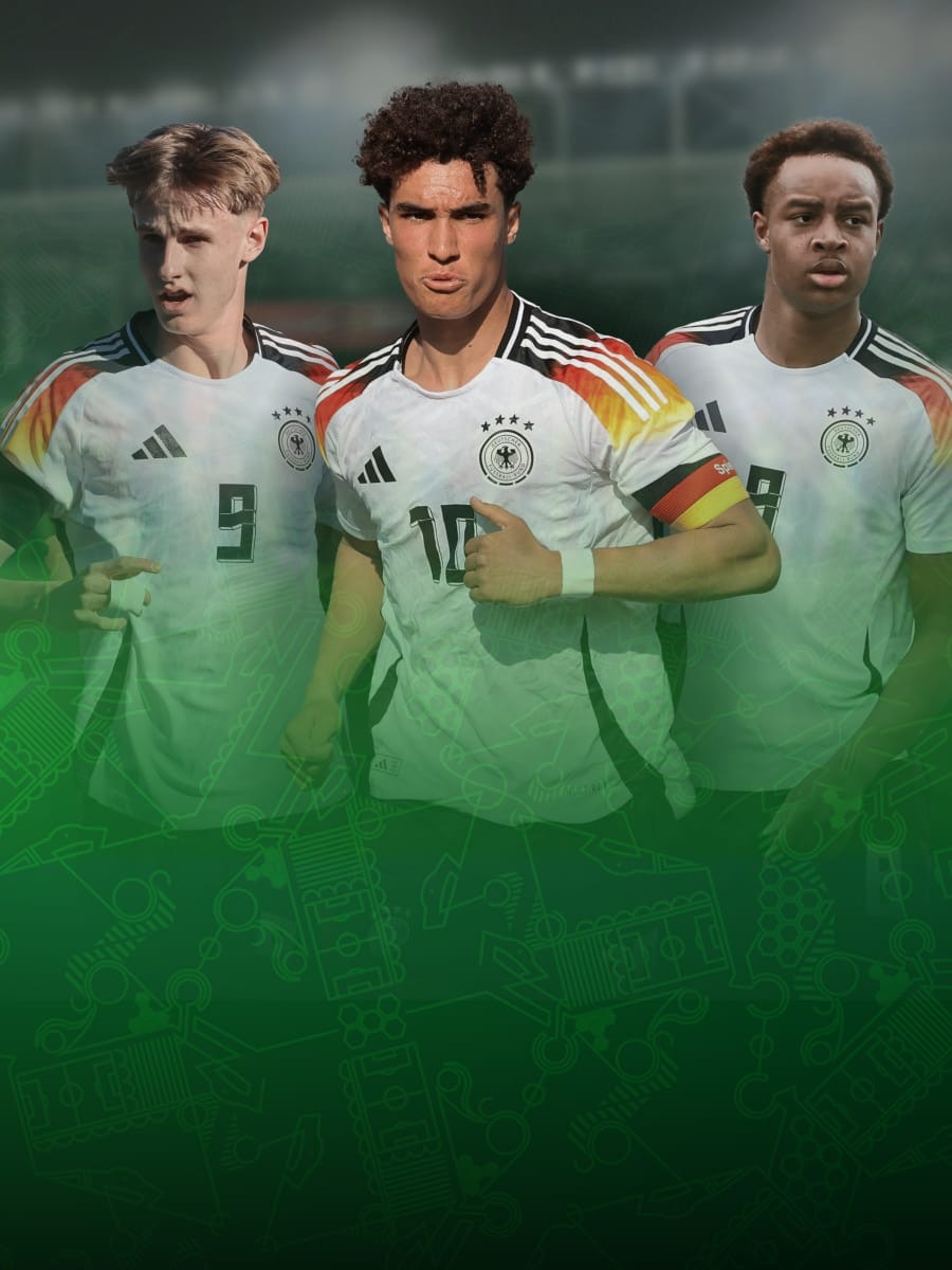 Es sind 3 Spieler der UEFA U19 deutschen Nationalmannschaft zu sehen.