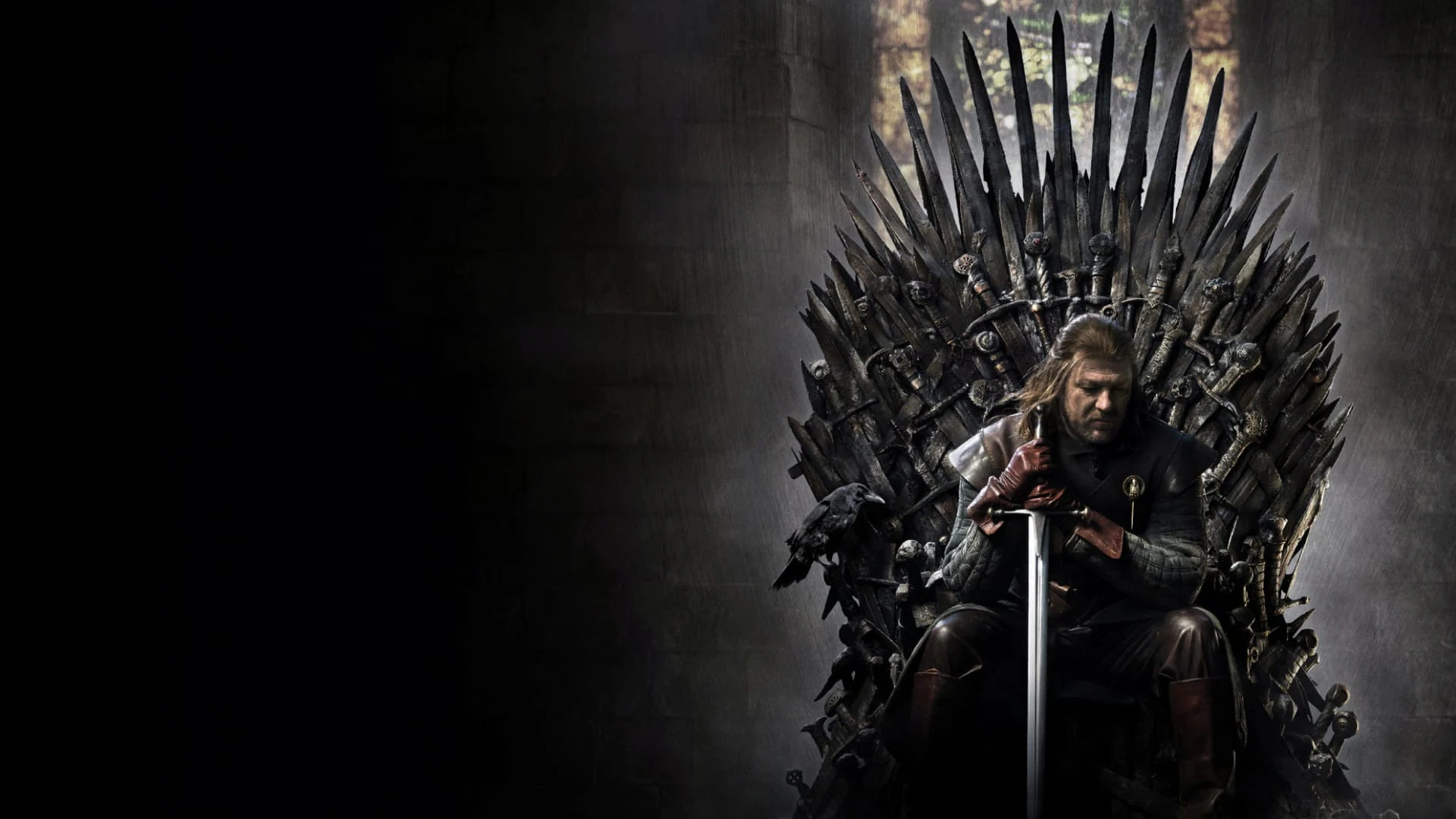 Ned Stark, gespielt von Sean Beam, sitzt auf dem eisernen Thron.