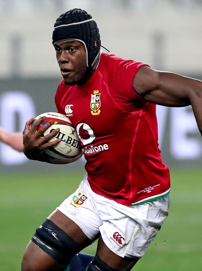 Maro Itoje playing rugby